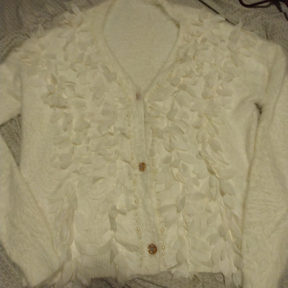 Chic White Cardigan with Leaf Accents